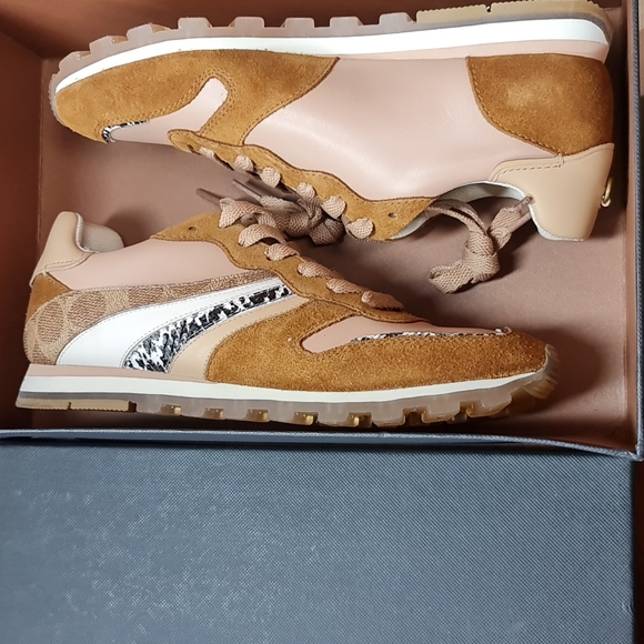 🎁 Coach Women's C118 Wave Patchwork Runner - Picture 6 of 7